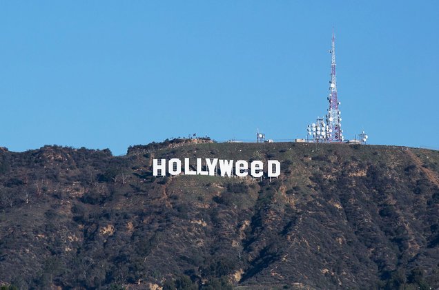 billboard's tweet photo. The Hollywood sign was vandalized to read "Hollyweed" https://t.co/agUgsXU0IG https://t.co/mEFWOToygb