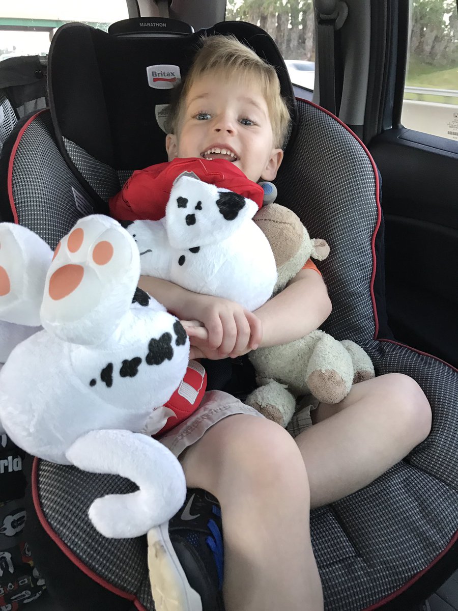JKyleAubrey's tweet photo. An excited boy and his parents are headed to the happiest place on Earth! #WDWObsessed #ThreeMouseketeers #Passholders @WaltDisneyWorld https://t.co/UG0oLJiiBO