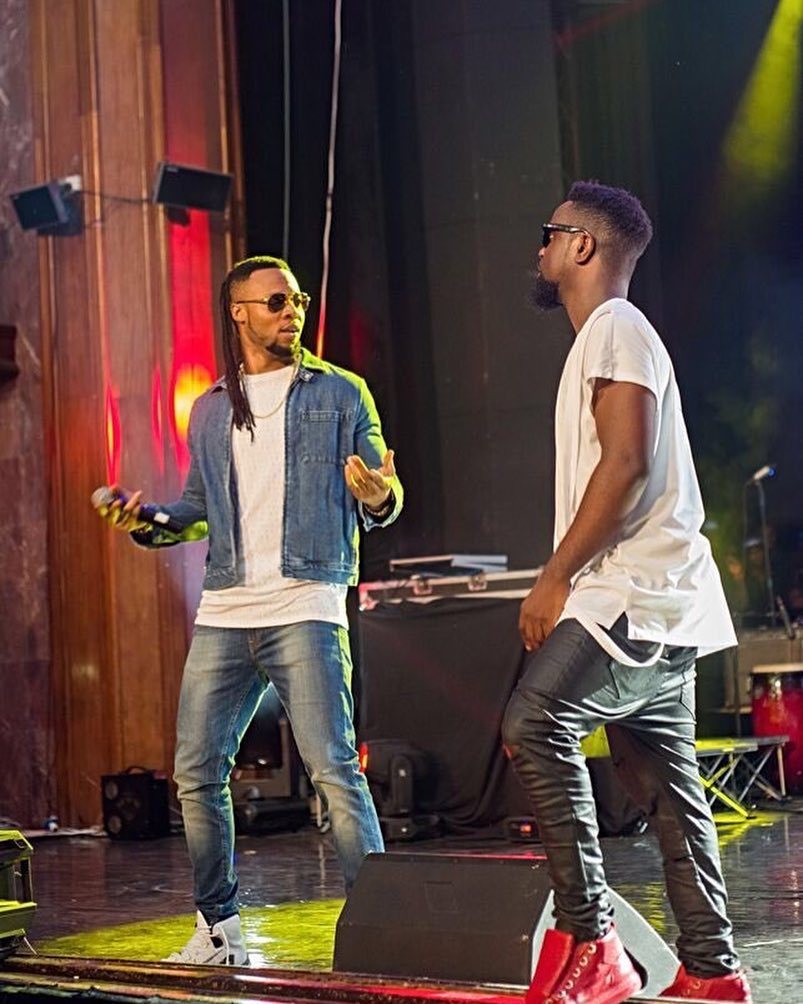 eventlabgh's tweet photo. @2niteflavour x @sarkodie1 #Finally 🔥🔥🔥 #rapperholicconcert2016 #eventlabgh https://t.co/DTvgfugSCj https://t.co/i4GmfubrhW