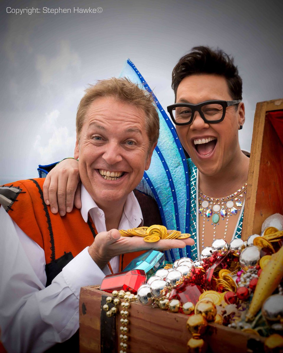<a href="/SouthendTheatre/">Southend Theatres</a> have given us this amazing offer to see <a href="/therealgokwan/">Gok Wan MBE 🌈</a> &amp; <a href="/RealBrianConley/">Brian Conley</a> in panto! Click the link! southendtheatrescene.weebly.com