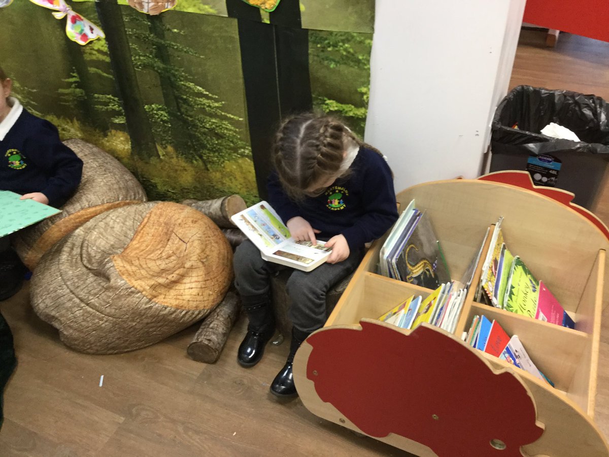 harts_nursery's tweet photo. Afternoon nursery are enjoying looking at books today! ⭐️ #hartsholmereaders https://t.co/l4ps5I3IXd