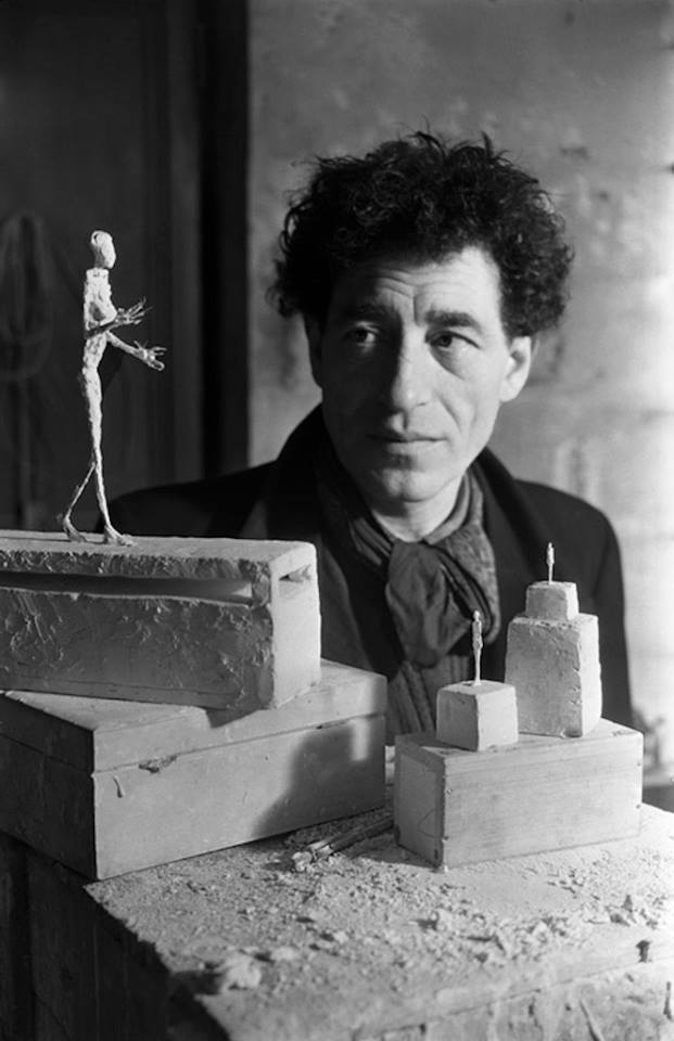 Foto del giorno: Alberto Giacometti nel suo studio di Parigi, 1946 (foto di Emile Savitry)...