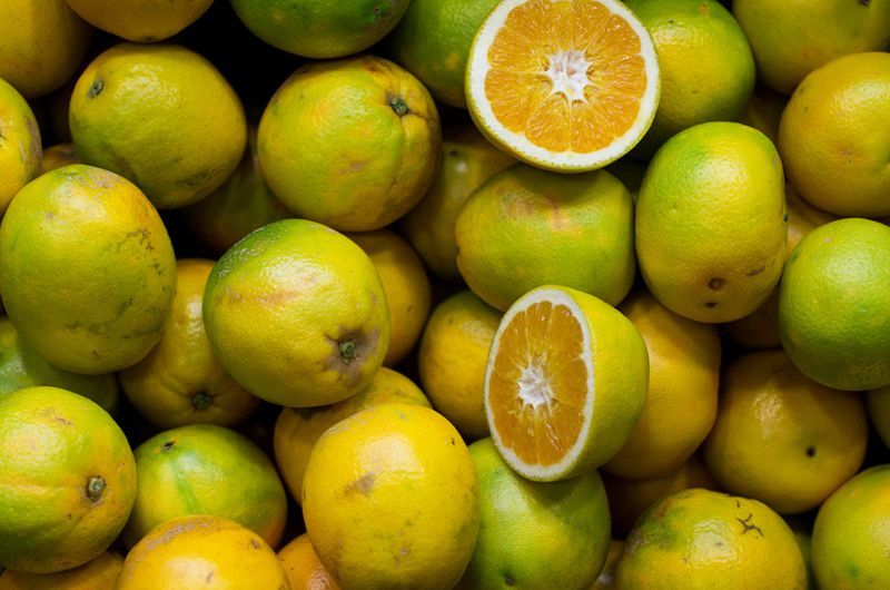 Thinking of doing a #january #detox? Expert <a href="/Diet_Therapist/">Maria Mekhael</a> explains what foods to eat &amp; to avoid buff.ly/2hJy8BZ #happynewyear