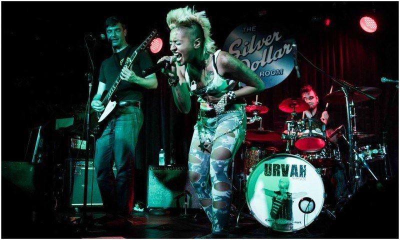 hipinpakistan's tweet photo. Urvah Khan, the Pakistani Punk Rocker is Here to Defy Conventions
#urvahkhan #baserockcafe

Read more:
https://t.co/hdvl9gmwrf https://t.co/WBMRXAM2m4