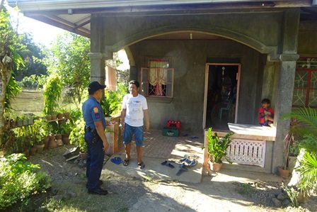 pnppiddig's tweet photo. @pnppro1 @pnpdpcr @PNP_PCRG Pers this PS conducted house visitation & info dissemination re Anti-Illegal Drugs Campaign.#PNPDoubleBarrel https://t.co/23WAOnfGB6