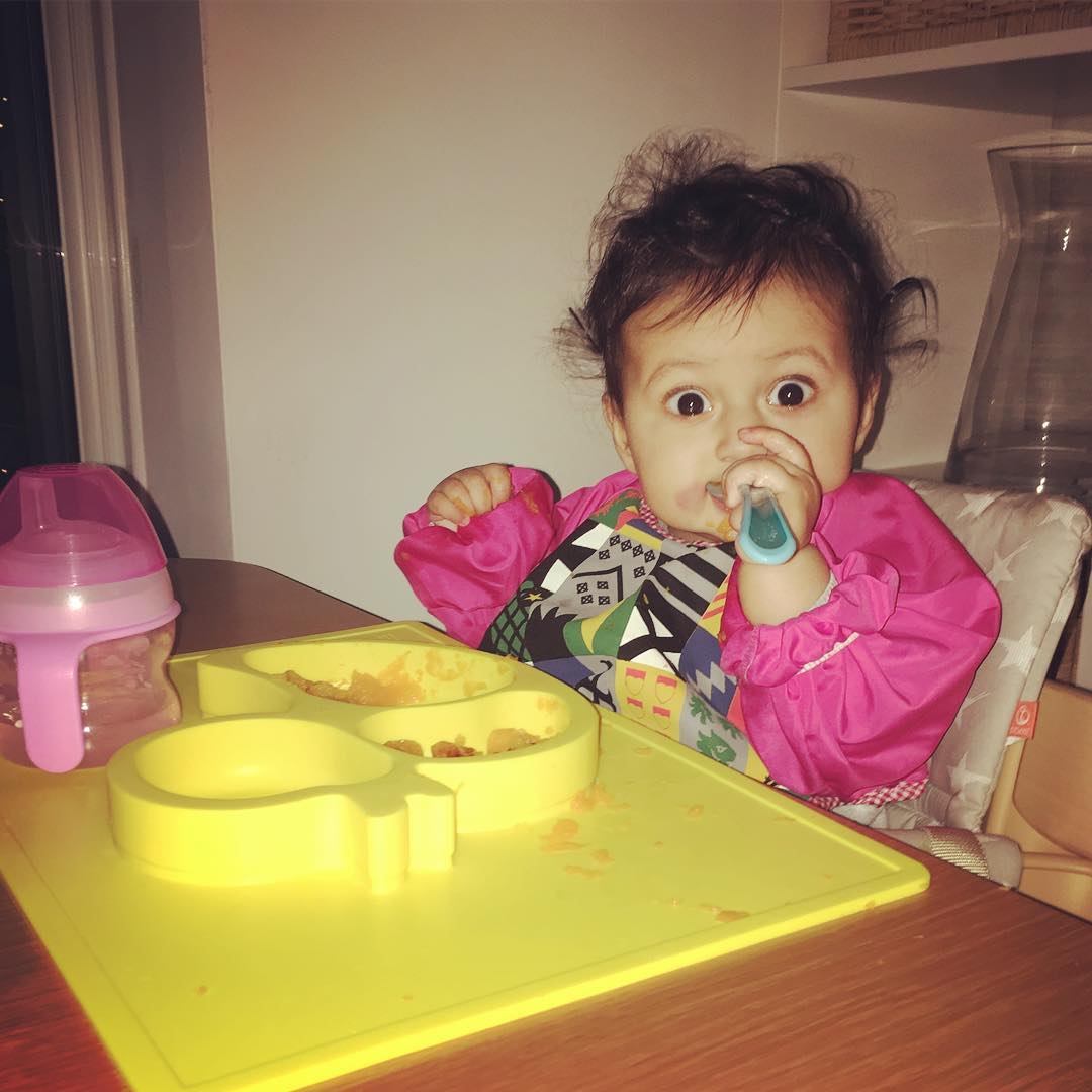 FunkyGiraffebib's tweet photo. Have you come across our messy aprons yet? Perfect for #babyledweaning! #babyfeeding #messyapron #bibs #coverall #plasticbib #funkygiraffe https://t.co/bGUfz35ezE