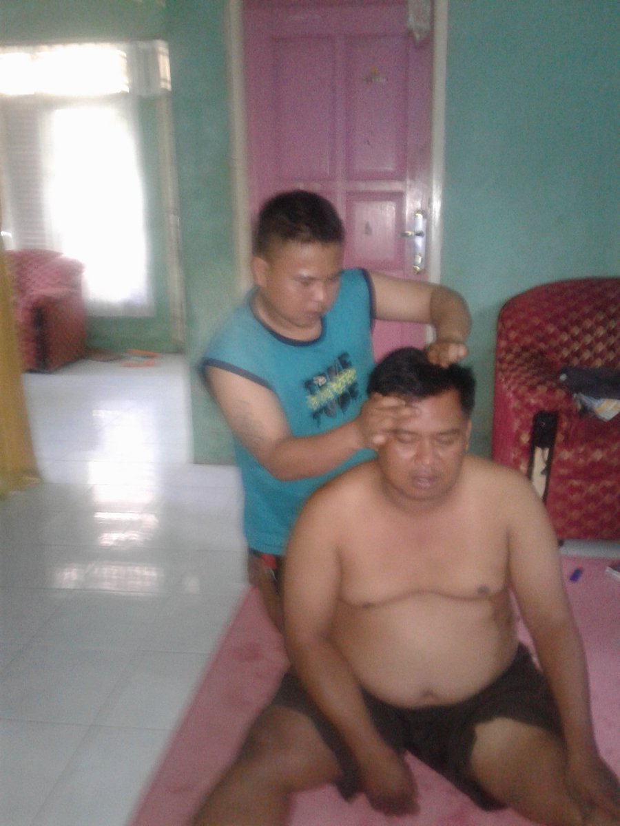 AhliAlay's tweet photo. Massage c gendut!!orangnya baik bawel dan lucu wkwkwkwk##!!! https://t.co/P1tqH5MgH8