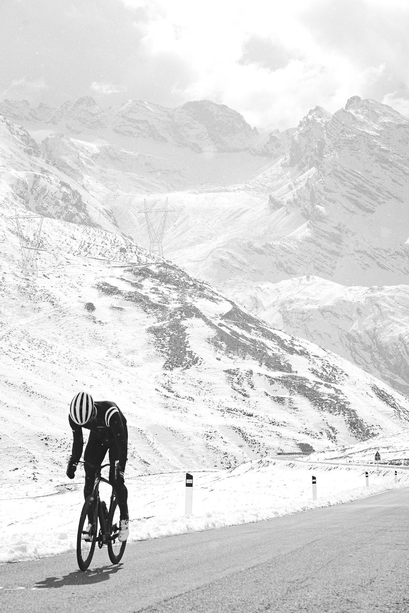 PedalTripr's tweet photo. Iconic #cycling images which capture a moment in time. 2016 #MarkGunter Photographer of the Year Awards: Week 4 https://t.co/0cAV8DJSh2 https://t.co/OOEoGSgM0Z