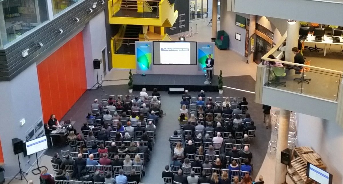 TELCAVC's tweet photo. @ProfTomCrick doing the first Keynote The Digital Challenge for Wales #TEL2017 @elearningcavc @CAVC https://t.co/sDV67ZBLe0