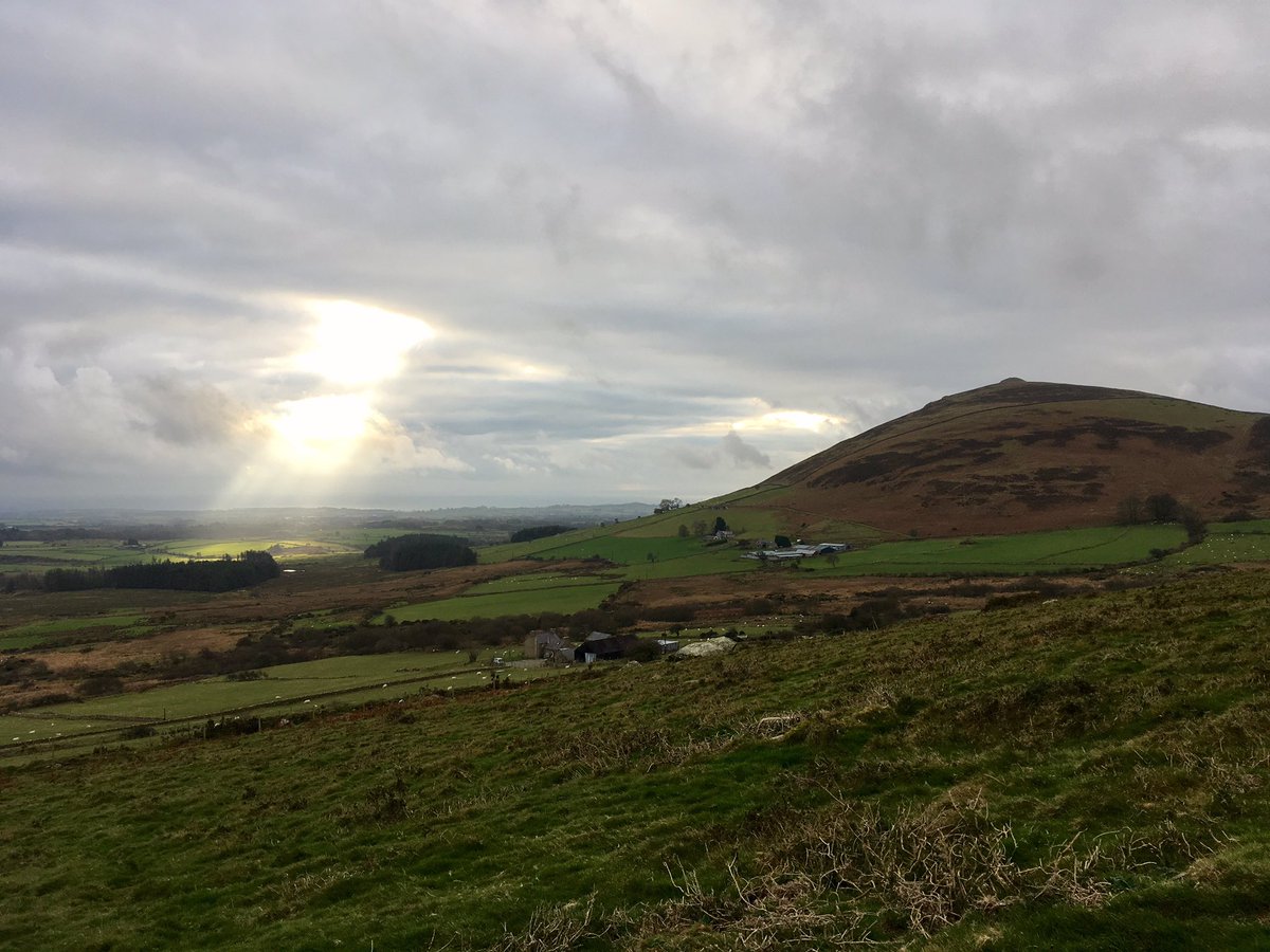 trystan_hughes's tweet image. Bronze Age burial cairn visible on summit of Mynydd Carnguwch, Llyn Peninsula, North Wales. V impressive - 20 ft high, 130 ft diameter.