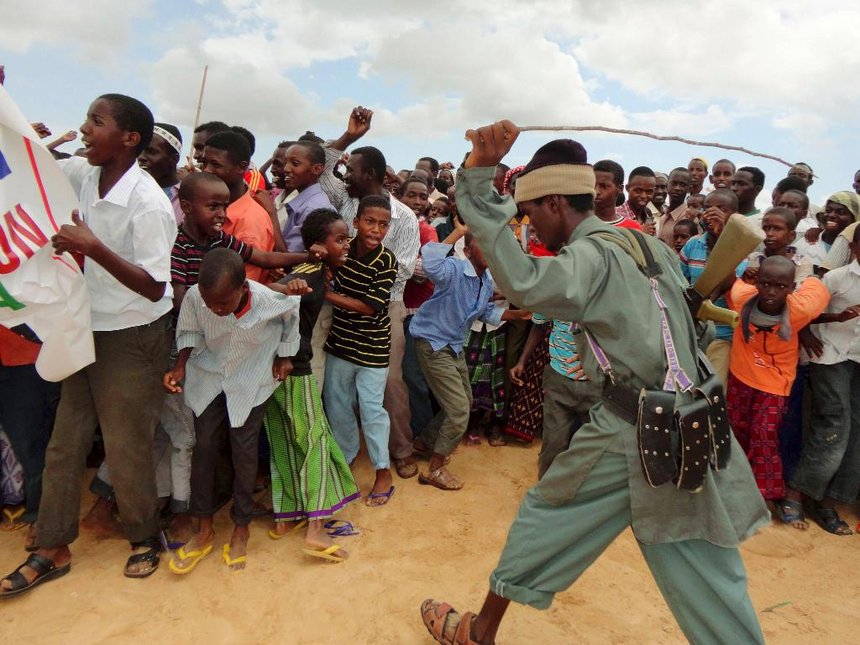 MohaBulbul's tweet photo. #BREAKING:Al-shabab cut off hands of two men accused of stealing,in #Kuntuwarey town. #Residents #Somalia https://t.co/7OXbjDT8hl