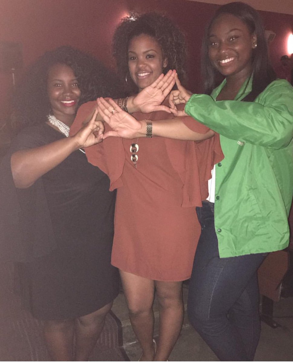 thoughtsbytonib's tweet image. forever my sister queen 😘 #betapi #betaeta 🐸🐘