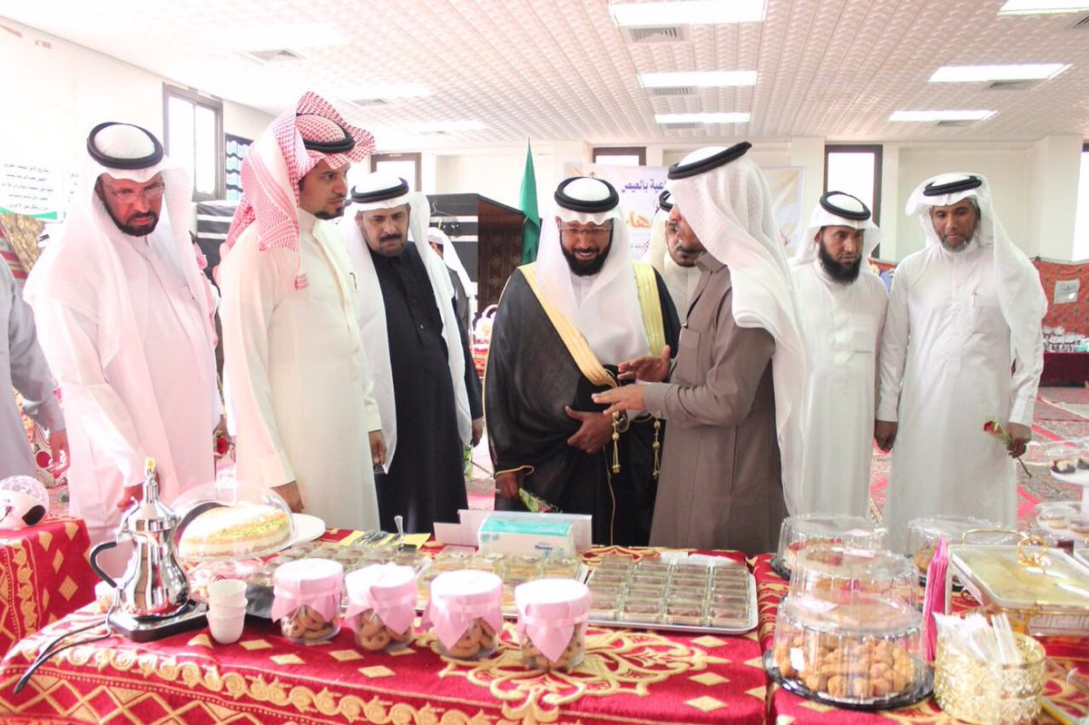 افتتح محافظ العيص برنامج اصنع مهارة  الخاص بالأسر المنتجة بمركز التنمية الاجتماعيه #العيص بحضور رئيس الغرفة التجارية بينبع وعدد من المسؤولين