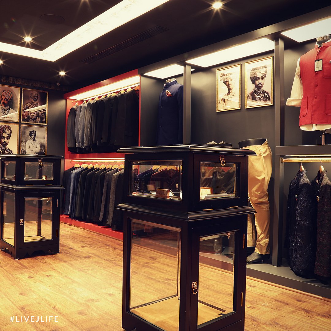 3SeventyRetail's tweet photo. The first name of luxury out of India #RaghavendraRathore bespoke boutique at #GhodDod #Surat https://t.co/zSSD7BnOr5 https://t.co/6ndS8ABLOG