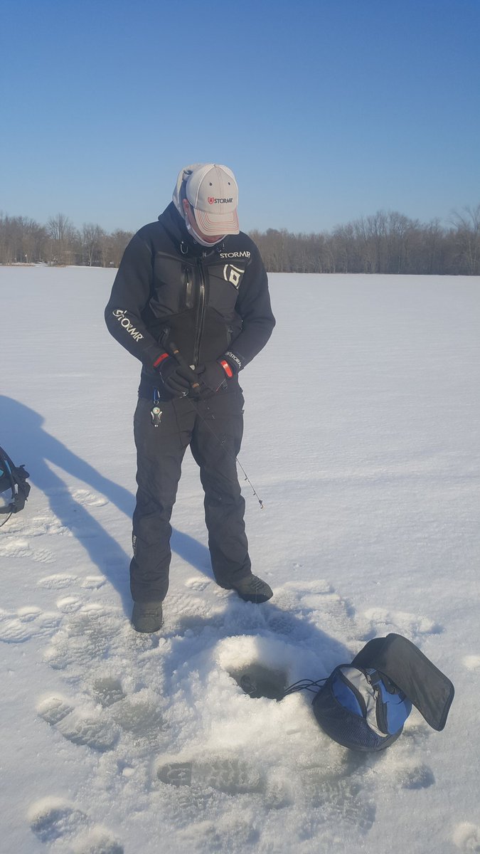 lunkerhuntertom's tweet photo. Had a great first day on the ice! @stormrusa clothing kept me dry and warm all day and @LowranceFishing let me know they're down there! https://t.co/5v8eWviZtO
