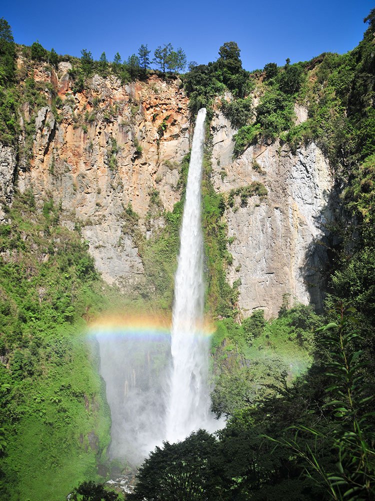 wonderfulid's tweet photo. Bagaimana liburan tahun barumu? Ayo rencanakan untuk liburan selanjutnya! Foto : Air terjun sipiso-piso, Sumatera Utara. #PesonaIndonesia https://t.co/JK5st4RHpI