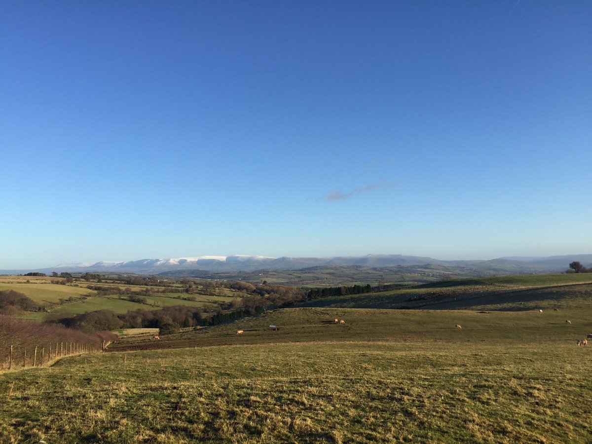 CoachHouseBB's tweet photo. And the black mountains https://t.co/lk6JvtdF8G