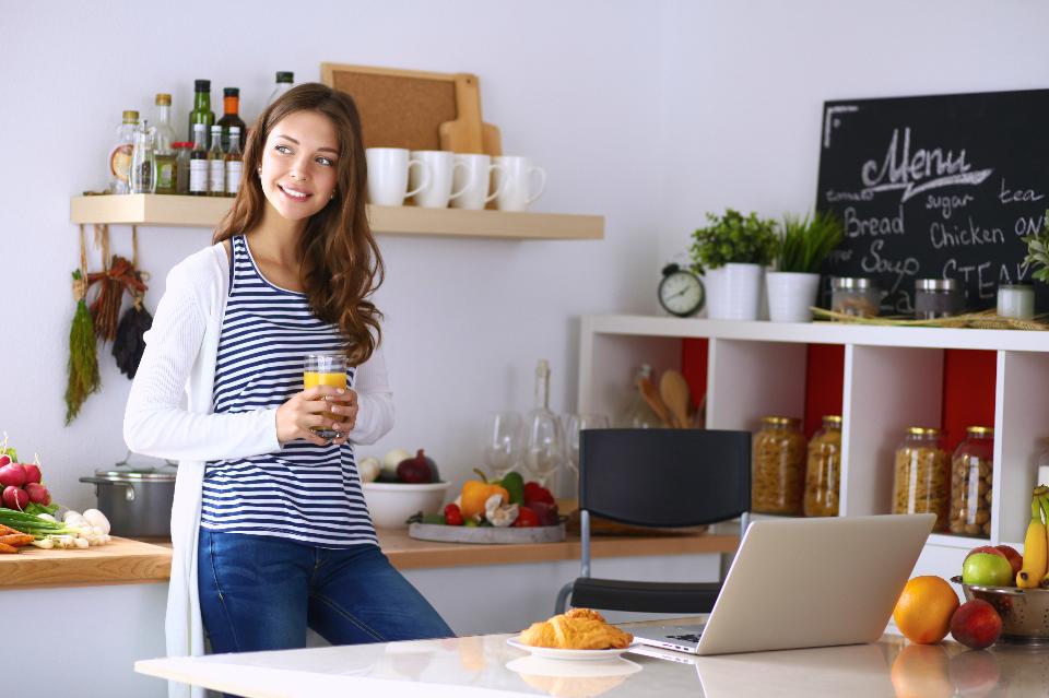 Forbes's tweet photo. Successful people typically rise early and focus on morning routines to set the scene for their days: https://t.co/OFESqYd01L https://t.co/8tpW7lEsAy