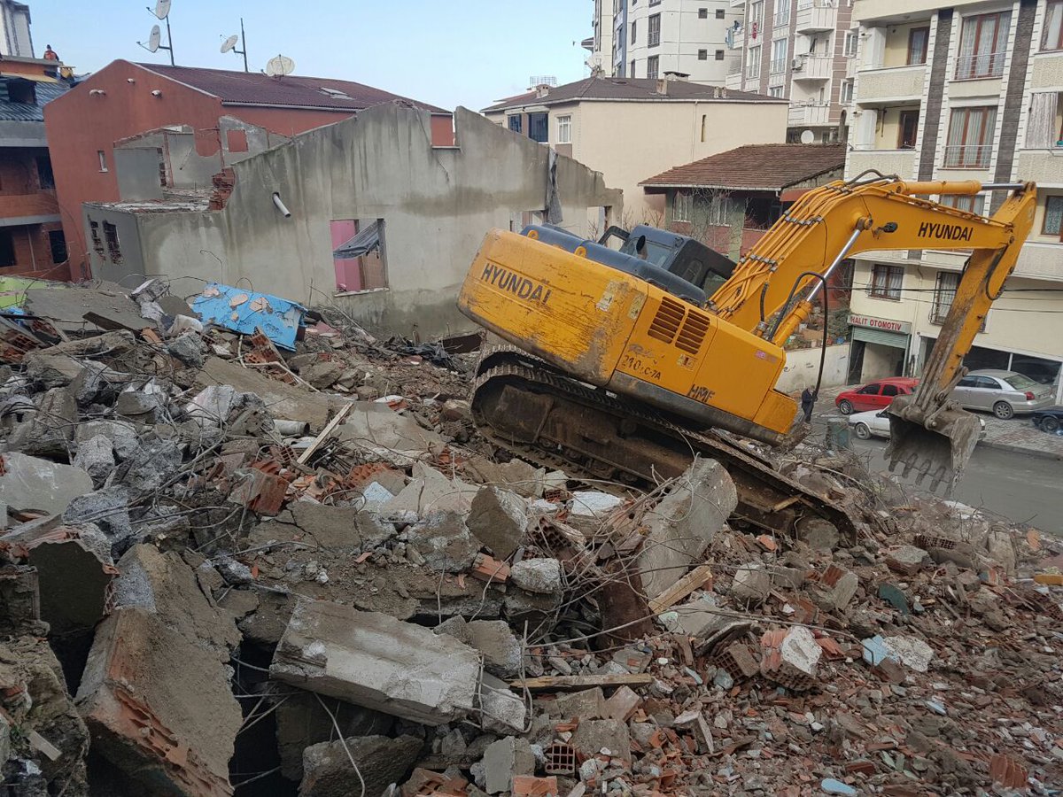 ALİBEYKÖY ÇIRÇIR MAH. DÖNMEZ CD. 18 DAİRELİK PROJEMİZ YIKIMA BAŞLANMIŞTIR.