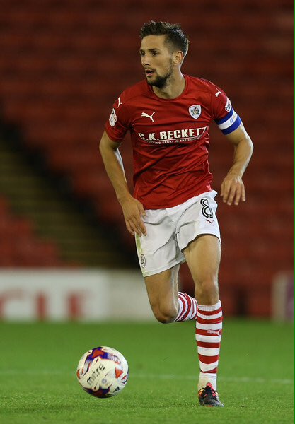 Transfer_Zone_'s tweet photo. Barnsley captain Conor Hourihane has attracted the interest of championship clubs including #swfc #dcfc &amp; #lufc no bid made as yet #COYR https://t.co/nbBZDGKbmW