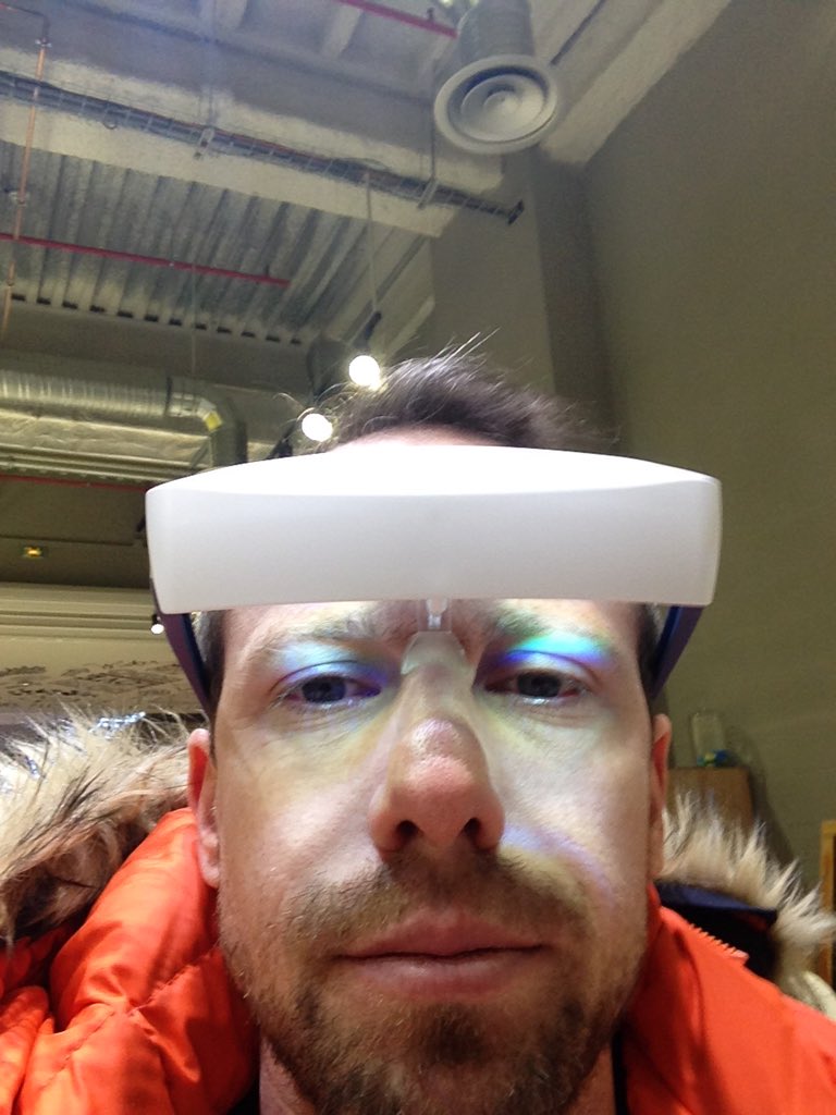 Pas besoin d'aller au #ces2017 pour tester <a href="/luminettes/">Luminette</a> chez Yello's @Villup_paris