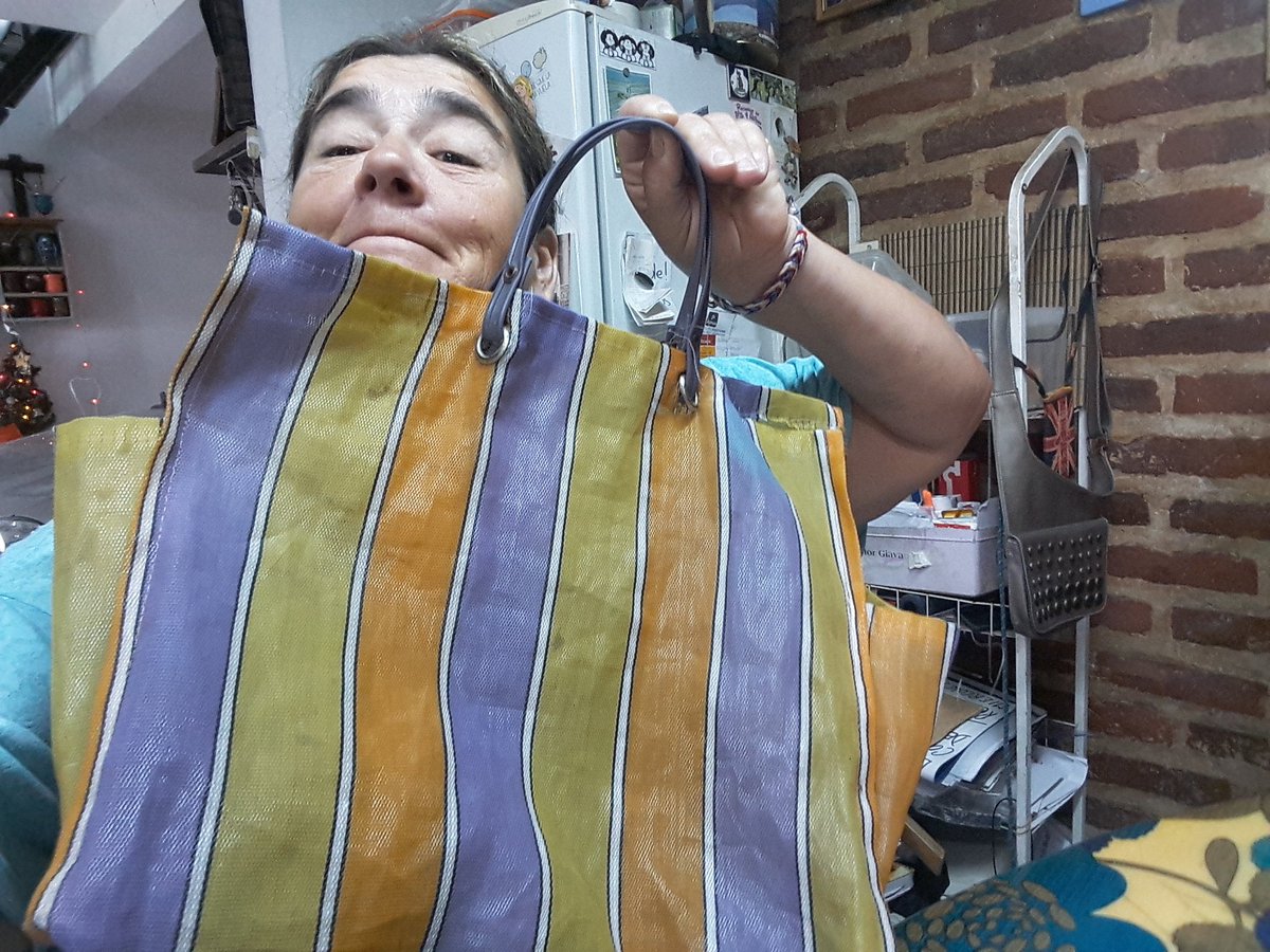 GimenezMirtaA's tweet photo. #comocompro @arribaarg @arribaarg mi bolsa hace 10 años https://t.co/5CIZpzhGRw