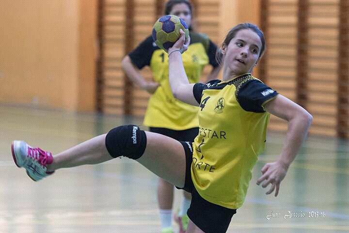 cbmmaristasalge's tweet photo. Partidazo de Miriam en la selección Valenciana #InfantilFem. Victoria 13-25 ante Euskadi con 7 goles de nuestra #miniGuerrera!!! https://t.co/DHtGYw29Pe