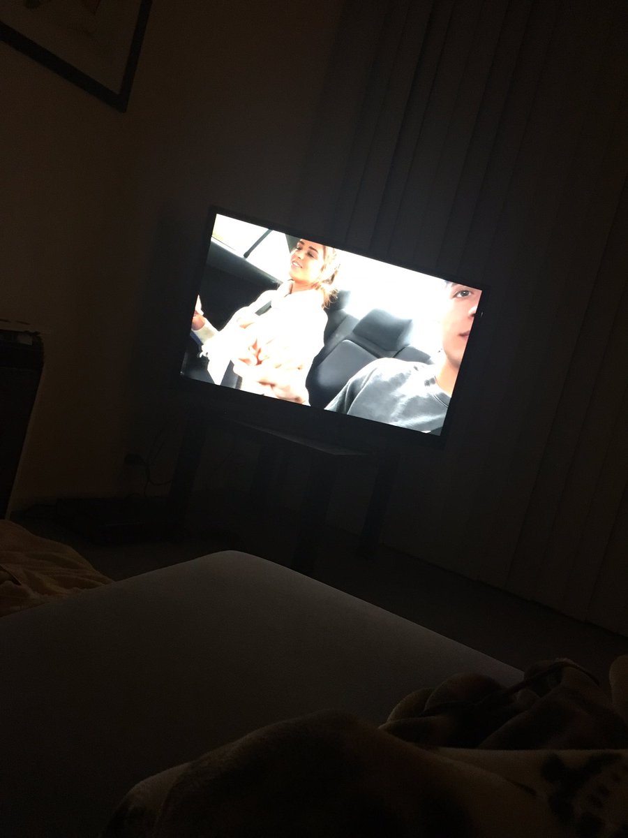 AlexP_1D's tweet photo. @jessconte @GabrielConte when you take over the lounge to watch the the new vlog https://t.co/GZGHyNvFEh