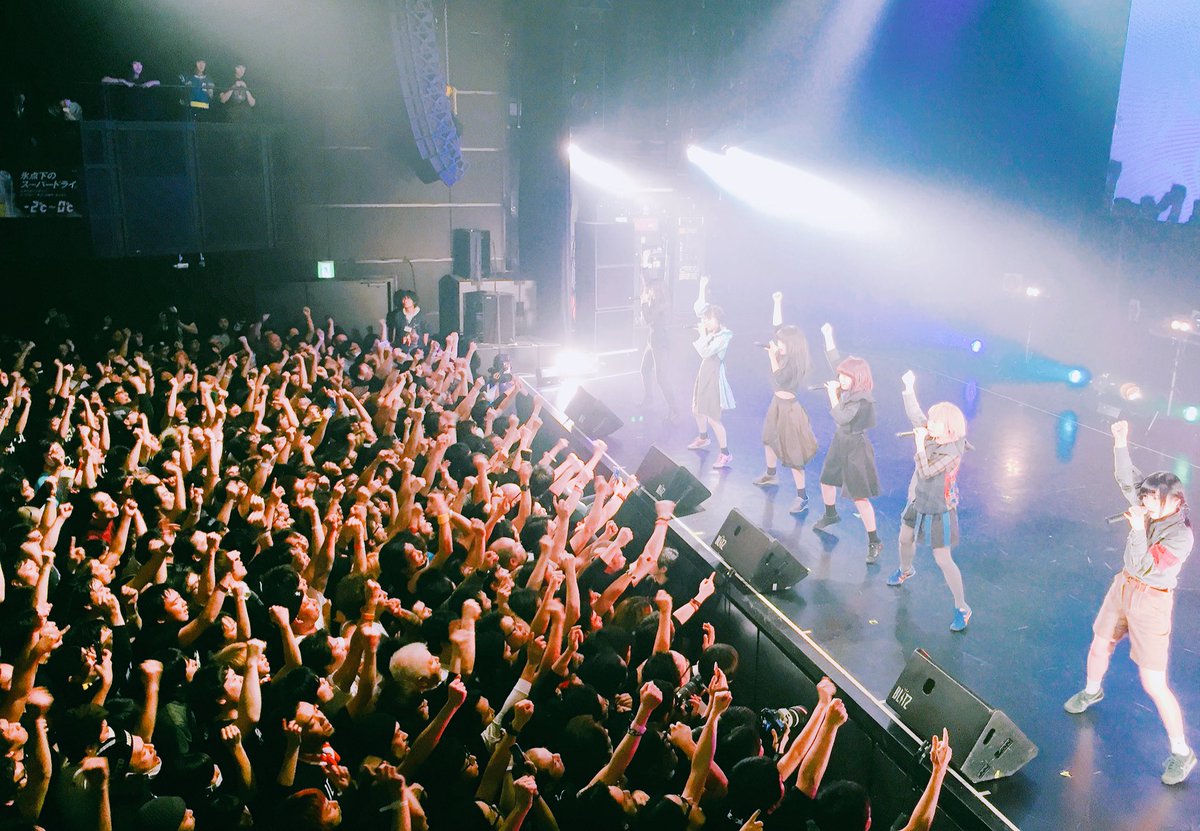 mmmuuch's tweet photo. アイドル甲子園 in 赤坂BLITZ
すごくよかった〜っ(._.)(._.)

GANGPARADE、BiSHの演出が
大阪の構成ショーにかなり似てて
感動した（´-`）.｡oO（レベチだけど

いまから事務所に戻って
明後日のイベントの準備っ！！！ https://t.co/quABaDiMEc