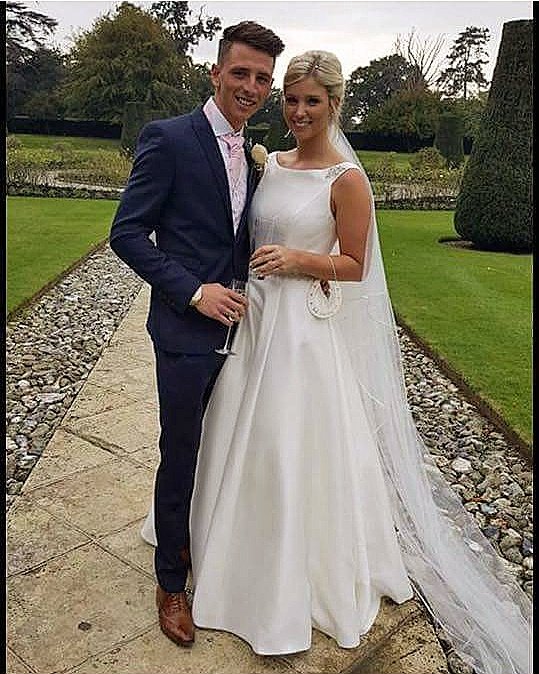 Heartbrides's tweet photo. #nofilter #realbrides #weddingdress #weddinggown #weddingday #specialday @Heartbrides https://t.co/t1KpoyGyZd