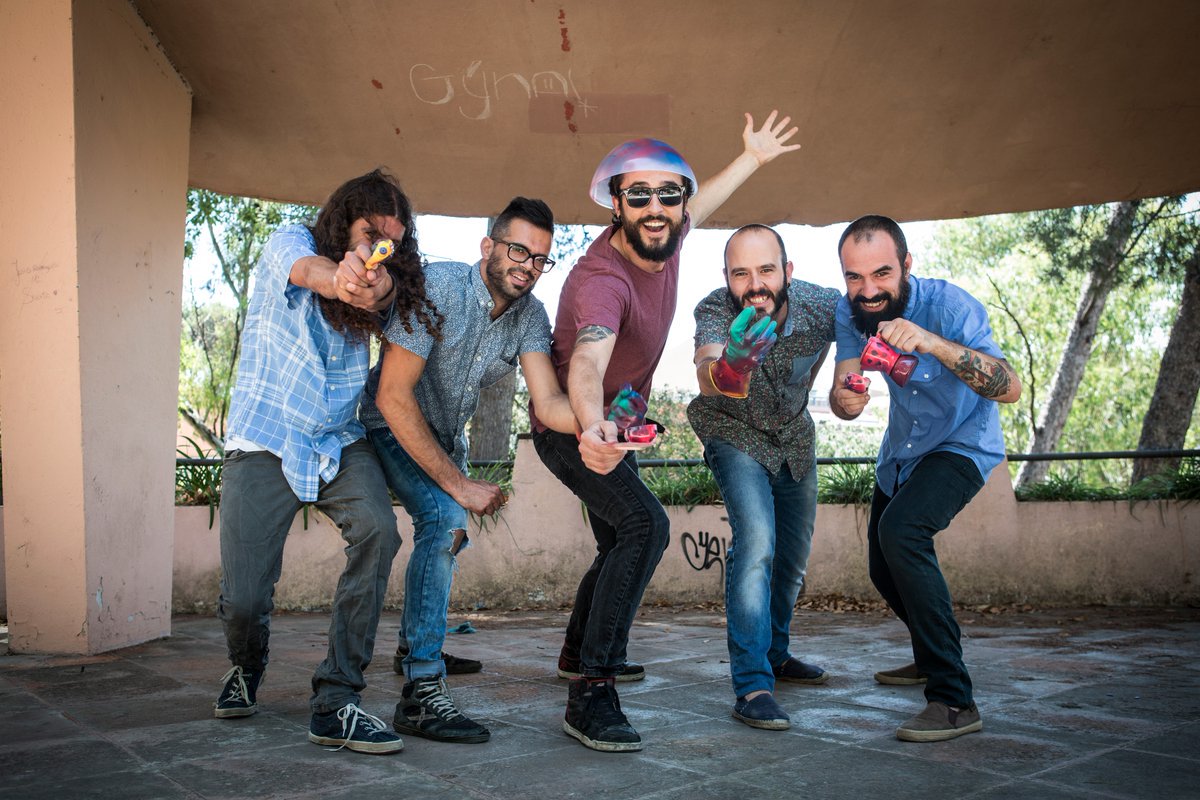 Estrella Damm Cat tweet media