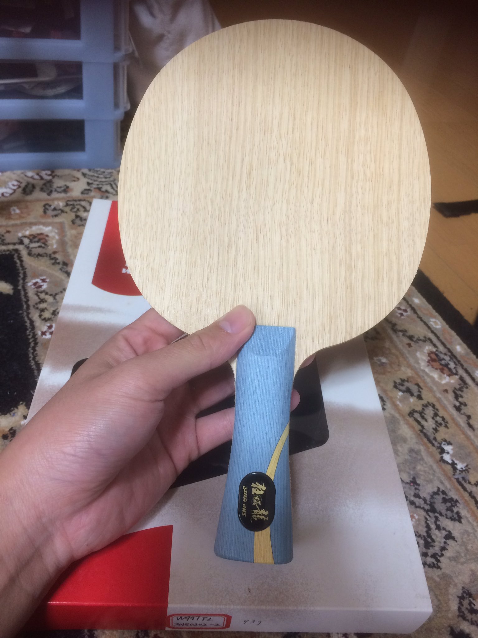 ひゅーが お願いやから拡散してください ニッタクのラケットケース落としました 大阪府内で本町 梅田 吹田間のどこかです 中にラケット三本入ってます キョウヒョウ龍5 ティモボルzlf ディフェンスiii 三枚目のラケットケースです お願いします 拡散