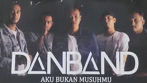 gen1031fmsby's tweet photo. Tadi di posisi 26 udah ada @DANBANDIND - Aku Bukan Musuhmu yang naik 3 peringkat loh jangan sampe kelewatan lagu lainNya di #GANASGEN1031 https://t.co/BR4RbuF665