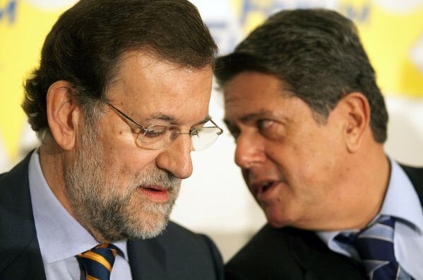 LosGenoveses's tweet photo. Rajoy y su particular "homenaje" a las victimas del Yak-42. A Trillo le nombra embajador e indulta a los condenados. Sin vergüenza. https://t.co/rzbloZBQWN