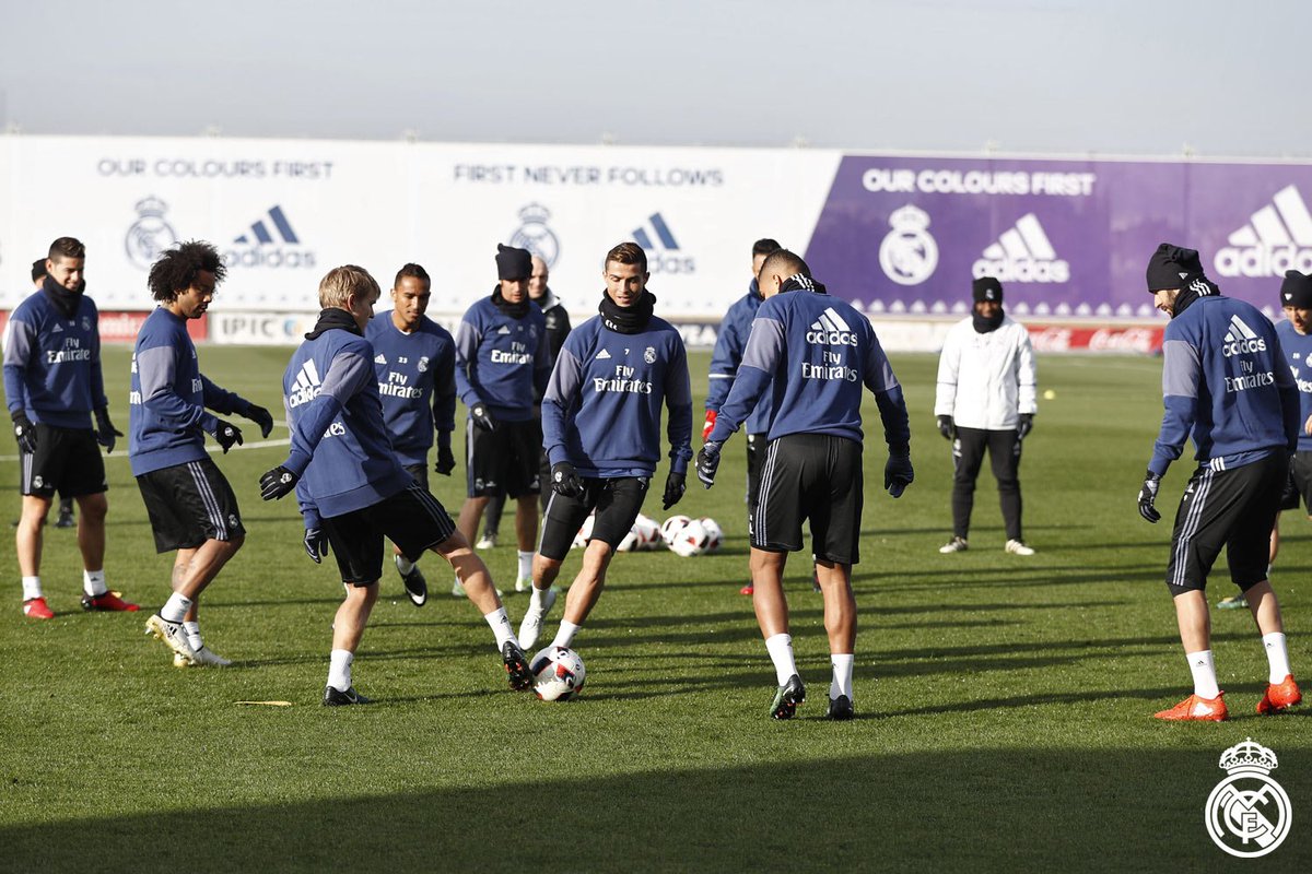 realmadrid's tweet photo. 👑🏆⚽ #RMCity
Listos para el partido de Copa frente al @SevillaFC.

🗓 04/01/2017
⌚️ 21h15

#RMCopa #HalaMadrid https://t.co/7ly1Rxm5KL