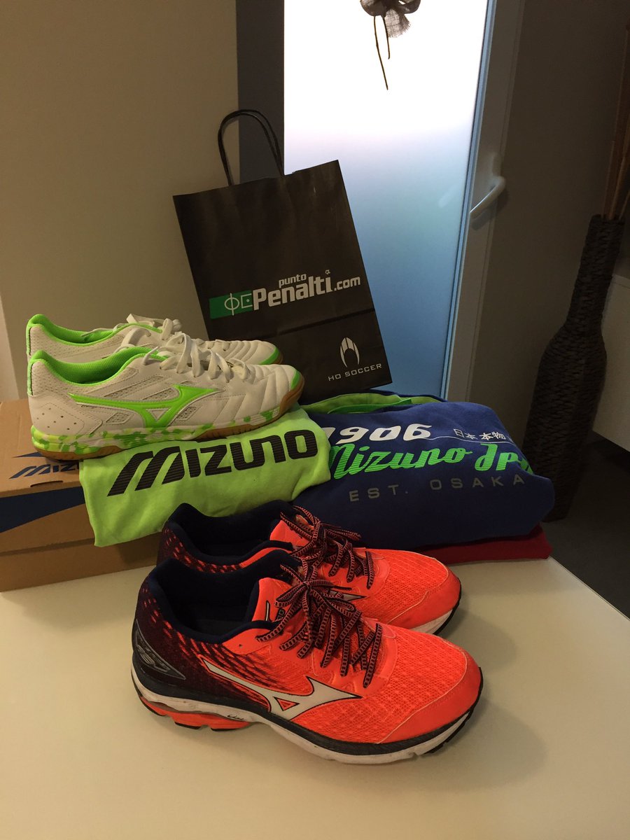 borja_milan's tweet photo. Gracias a @puntopenaltiVLC  y @mizunoiberia por el material 🔝 https://t.co/fqowrVt4AQ