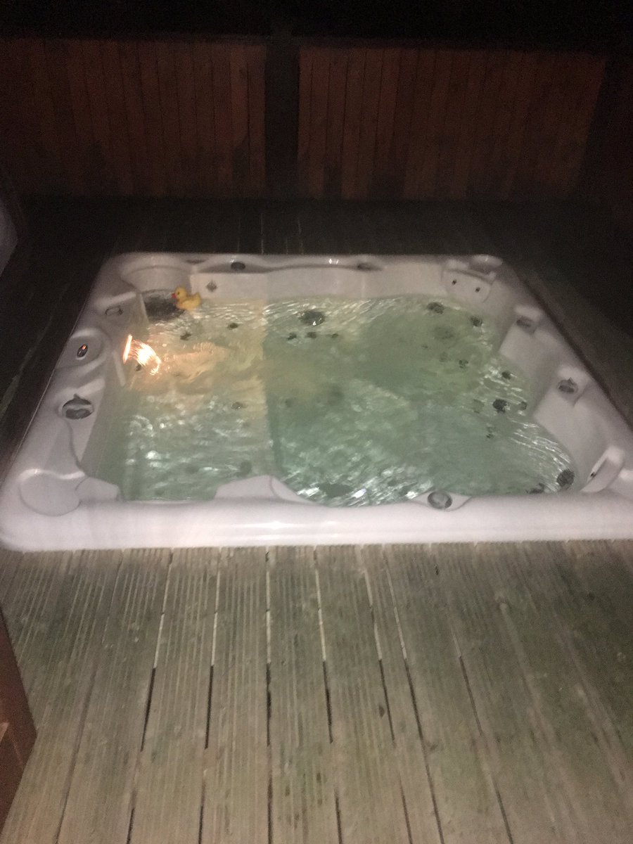 MayKatAloe's tweet photo. Oh go on then #ashleapools #hoseasons #hottub #lodge https://t.co/Tb3lzzuvIR