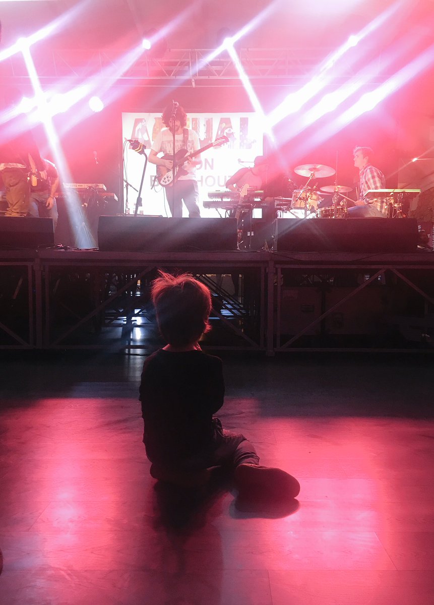 Cosas bonitas en el concierto de <a href="/Berkhout_John/">JOHN BERKHOUT</a> en el <a href="/ActualFestival/">Actual Festival</a> en <a href="/RiojaBordon/">BodegaFrancoEspañola</a> #Actual17 #MusicAndKids