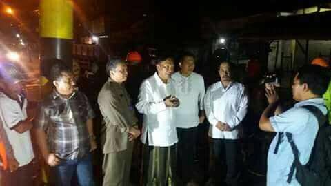 <a href="/KabGresik/">Gresik</a> <a href="/MohQosimNU/">H. Mohammad Qosim</a> meski bukan kewenangannya, pemkab gresik perbaiki jalan nasional, kemenPU perlu diingatkan dg tindakan nyata