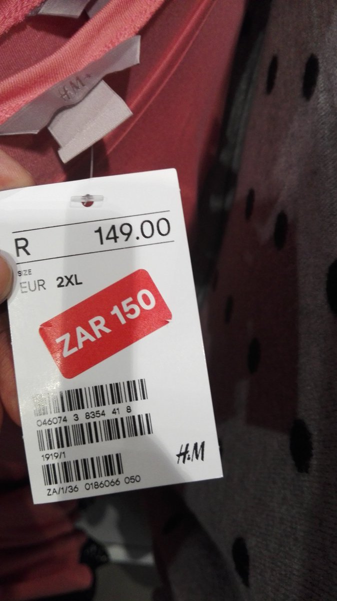 BrandUze's tweet photo. H&amp;M clearwaters mall Johannesburg has done the most with pricing sale price to be more than the original. What's the point https://t.co/pb5rmhX7DJ