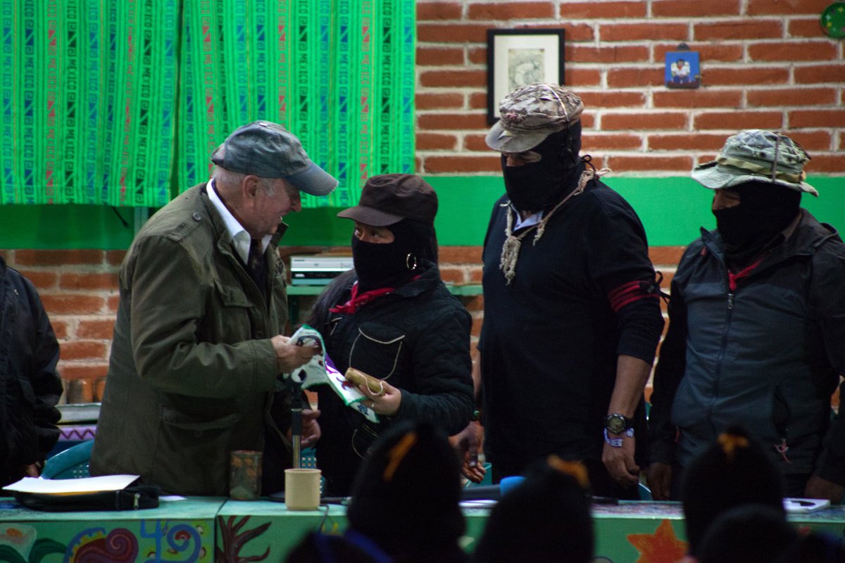 ca_ogaz's tweet photo. Ayer en el ConCiencias el #EZLN hizo un reconocimiento a don Pablo Gonzáles Casanova. Uno de los grandes pensadores de nuestro tiempo. https://t.co/rQOidrEunQ