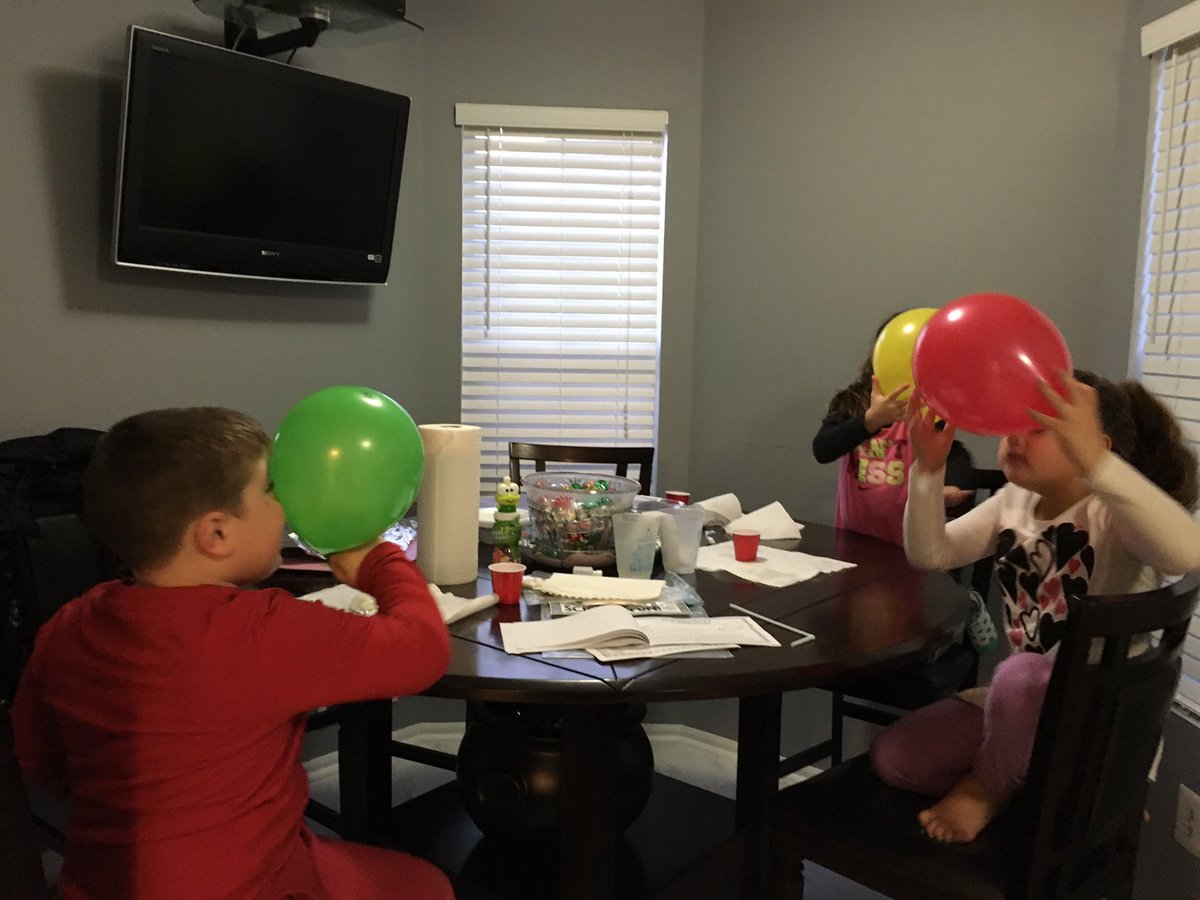 StellaTCosta's tweet photo. Science experiments during break!!!! #gerula https://t.co/sfCd2fRJkP