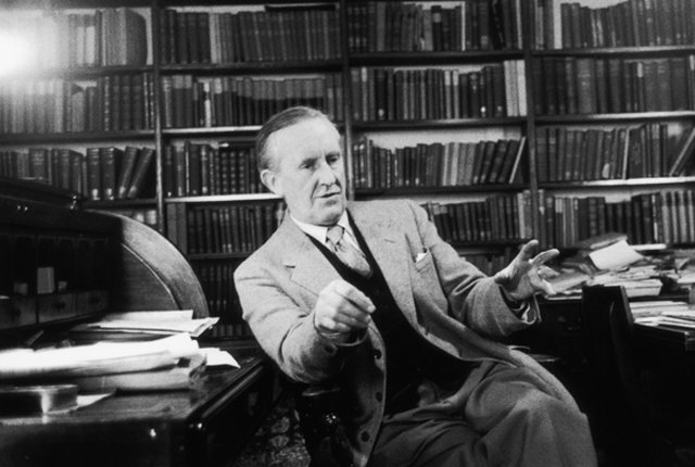mental_floss's tweet photo. 10 Things You Might Not Know About J.R.R. Tolkien, Who Was Born on This Day in 1892 — https://t.co/P9n1VnHRgt https://t.co/9vWviT6hRW
