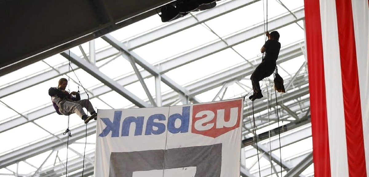 inhabitat's tweet image. Protesters arrested at #Vikings game for #NoDAPL banner: bit.ly/2iE4mhA #USBank