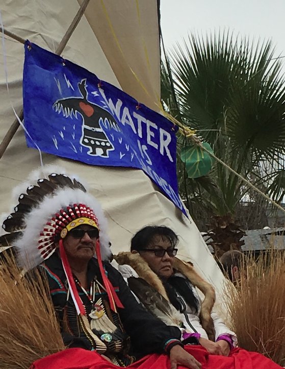 AmericanIndian8's tweet image. Los Angeles Stands With Standing Rock goo.gl/cHEgj2
#NoDAPL @POTUS 
#INDIGENOUS