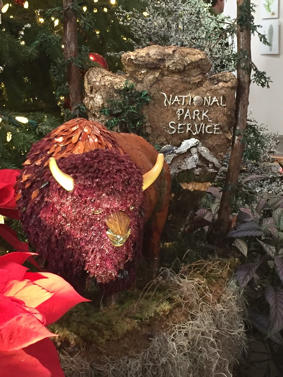 Thanks to the U.S. Botanic Garden for holiday exhibit celebrating #NPS100 &amp; national historic places! #FindYourPark