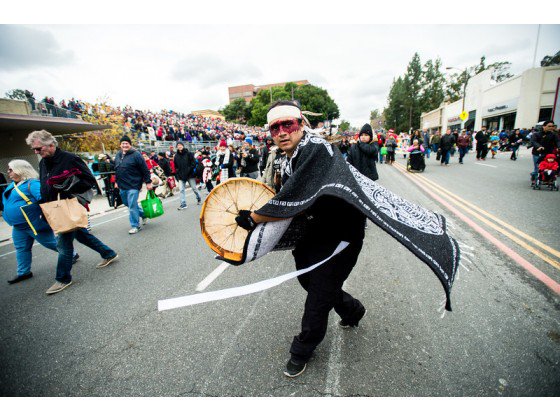 AmericanIndian8's tweet image. Dakota Access pipeline protesters march behind Rose Parade with teepee, plastic pipe dailynews.com/lifestyle/2017…
#NoDAPL @POTUS 
#INDIGENOUS