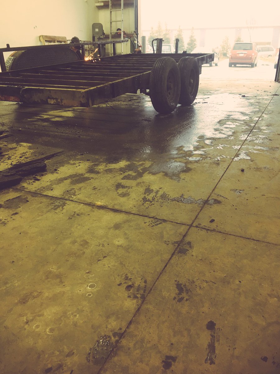 Advantage_TreeS's tweet image. Too wet to cut wood... just right for cutting metal. #aboristlife #hudsonville