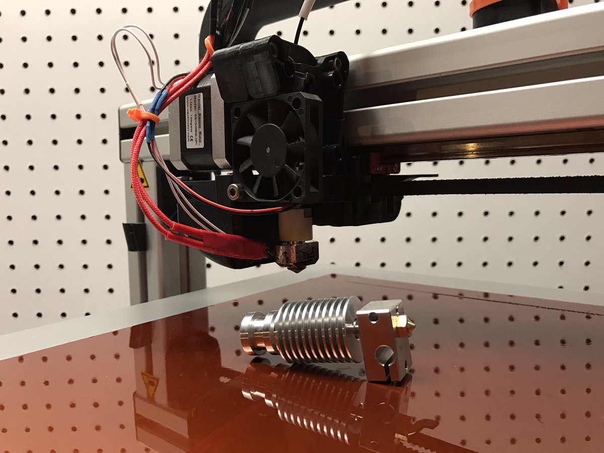 QUESTPACT's tweet photo. Upgrading the #Felix3 #felixprinters @FELIXprinters #matterhackers @MatterHackers #3Dprinting https://t.co/YqIHTRYKbl