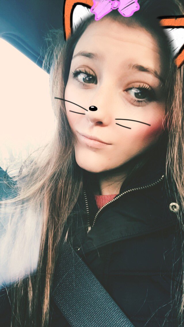 RobynlouRegan's tweet image. This is my favourite snapchat filter atm 🐱